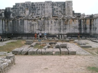 Didim Apollo Tapınağı içinde yer alan ve Apollo heykelini  barındıran küçük tapınak Naiskos