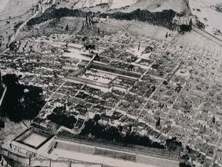  Priene antik  kent  planı Hipodamik stilde ızgara planlı 