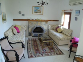 Bodrum Yeşilyurtlular tatil Sitesi kiralık villa Eylül Ekım oturma odası