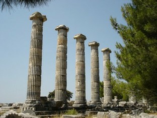 Priene Athena Tapınağı sütunları 