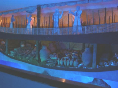 Bodrum Sualtı müzesinde Uluburun batığı gemi maketi